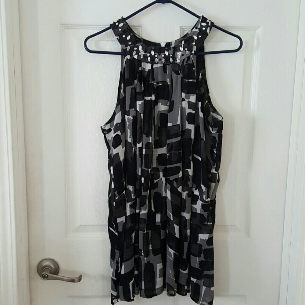 Sleeveless tunic